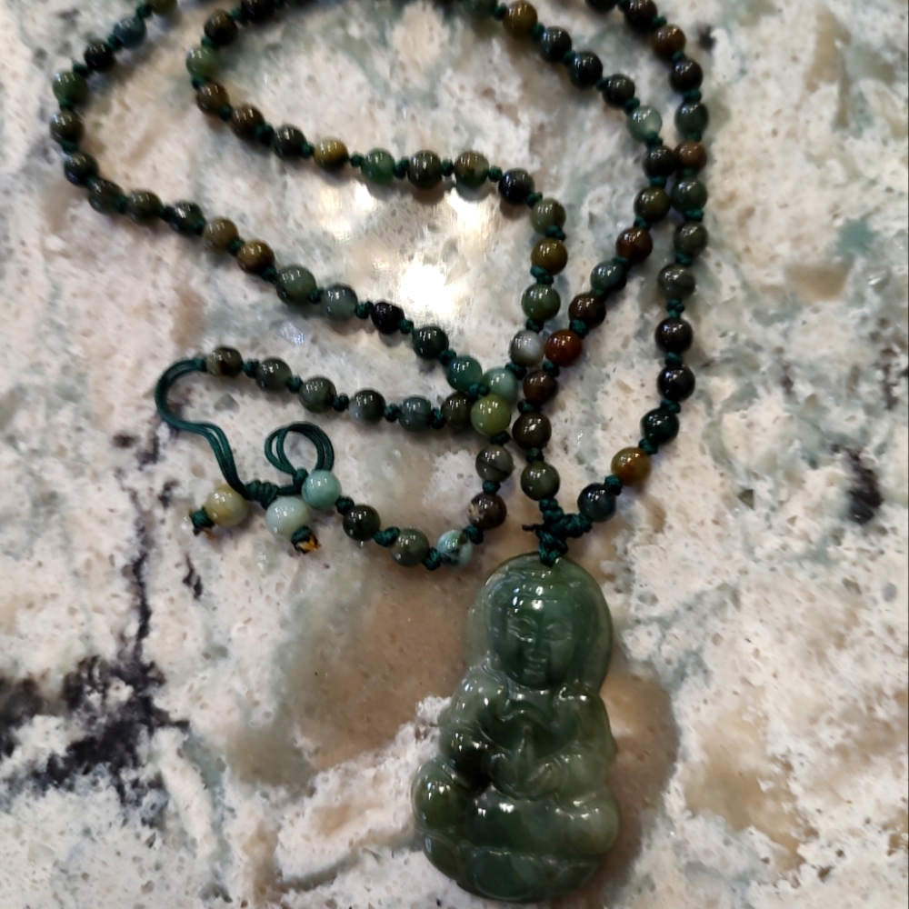 Jade Buddha necklace - Picture 1 of 4